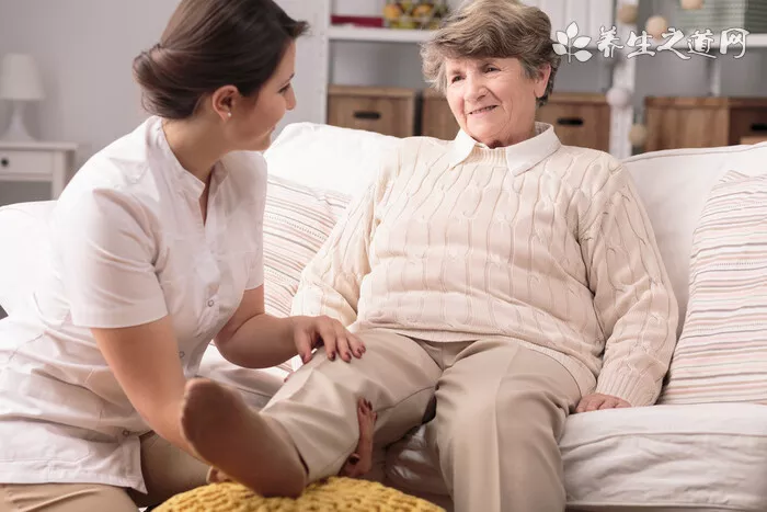 糖尿病水腫是怎么回事 三大妙招來幫你消糖尿病水腫-易網健康<a href=http://www.xllyou.com/jkys/ target=_blank class=infotextkey>養生</a>網 糖尿病水腫是怎么回事 三大妙招來幫你消糖尿病水腫