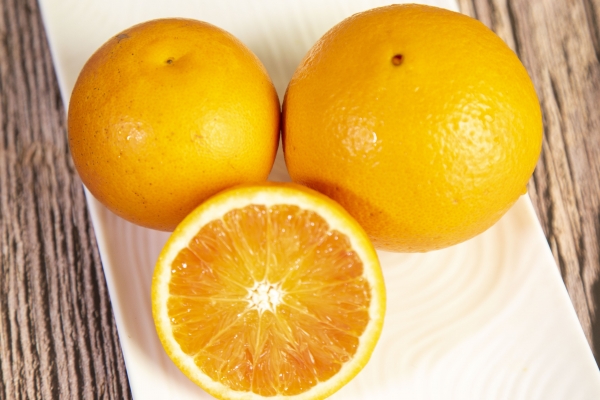 橙子和牛奶可以一起吃嗎 橙子和牛奶的功效