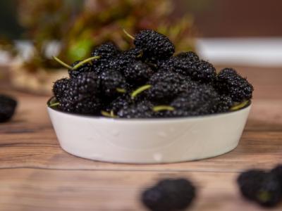 桑葚泡酒有什么功效和作用 男性用什么泡酒喝比較好