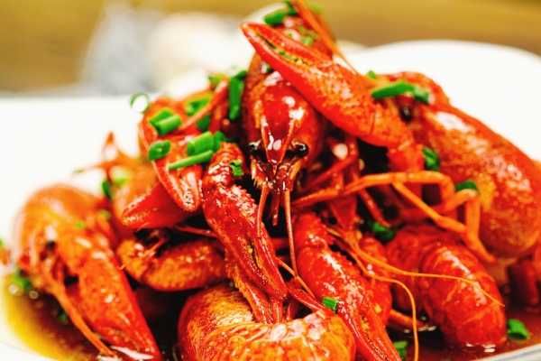 小龍蝦頭部的黃色部分能吃嗎 小龍蝦的季節(jié)是幾月份到幾月份