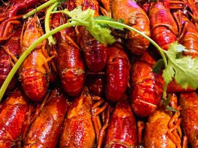 吃小龍蝦可以喝牛奶嗎 牛奶不宜和什么食物一起吃