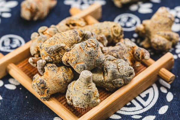 三伏天能不能喝三七粉 三七粉的吃法-易網(wǎng)<a href=http://www.xllyou.com/ target=_blank class=infotextkey>健康養(yǎng)生</a>網(wǎng) 三伏天能不能喝三七粉 三七粉的吃法