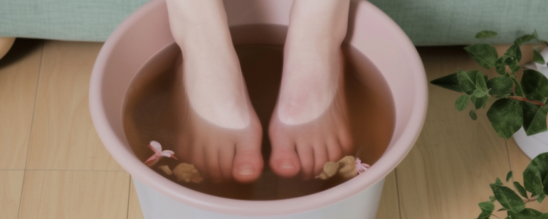 白醋加生姜泡腳可以祛濕嗎 泡腳的作用和注意事項-易網健康<a href=http://www.xllyou.com/jkys/ target=_blank class=infotextkey>養生</a>網 白醋加生姜泡腳可以祛濕嗎 泡腳的作用和注意事項