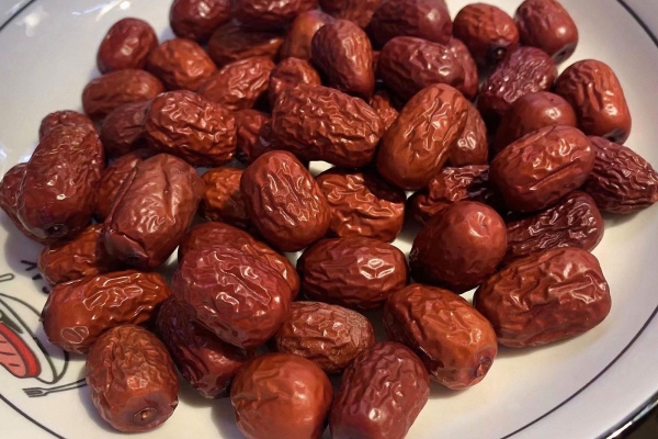 紅棗怎么吃不上火還祛濕 紅棗不上火還祛濕該如何吃-易網健康<a href=http://www.xllyou.com/jkys/ target=_blank class=infotextkey>養生</a>網 紅棗怎么吃不上火還祛濕 紅棗不上火還祛濕該如何吃