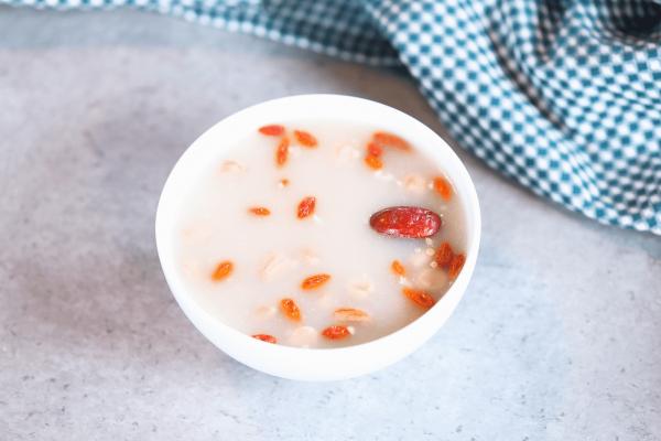 健脾祛濕去肝火的粥有哪些 喝粥注意事項-易網<a href=http://www.xllyou.com/ target=_blank class=infotextkey>健康養生</a>網 健脾祛濕去肝火的粥有哪些 喝粥注意事項