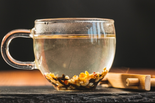 男性喝什么水可以祛濕排毒 具有祛濕排毒的水飲品-易網健康養生網 男性喝什么水可以祛濕排毒 具有祛濕排毒的水飲品