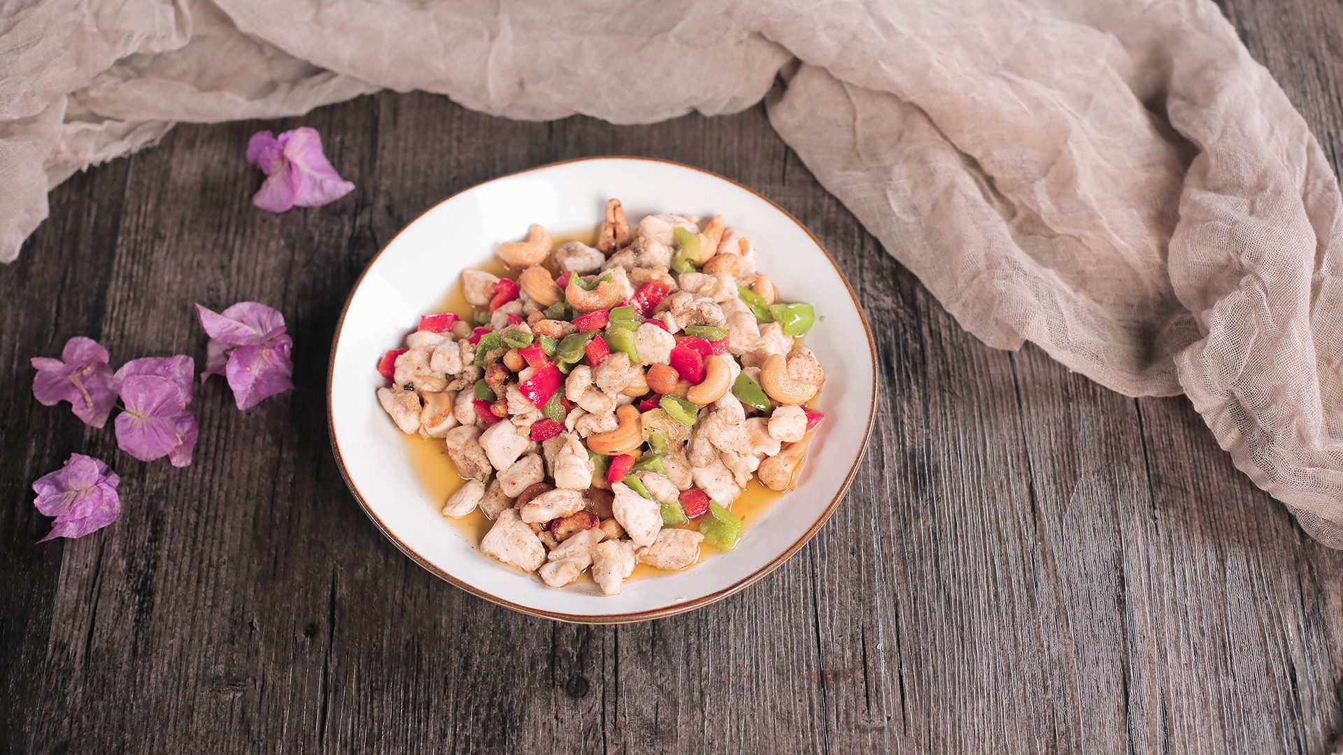 三伏天易吃哪些水果蔬菜 三伏天適合吃什么-易網(wǎng)<a href=http://www.xllyou.com/ target=_blank class=infotextkey>健康養(yǎng)生</a>網(wǎng) 三伏天易吃哪些水果蔬菜 三伏天適合吃什么