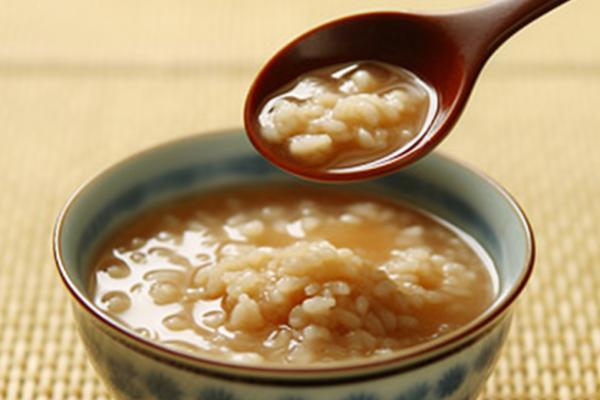 三伏天如何調(diào)理脾胃虛寒 三伏天調(diào)理脾胃的方法-易網(wǎng)<a href=http://www.xllyou.com/ target=_blank class=infotextkey>健康養(yǎng)生</a>網(wǎng) 三伏天如何調(diào)理脾胃虛寒 三伏天調(diào)理脾胃的方法