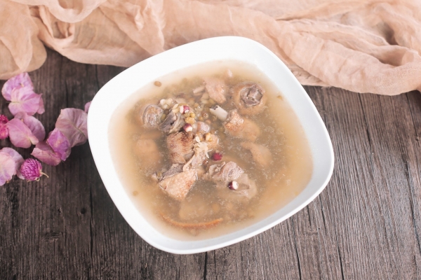 土茯苓的功效與作用 土茯苓泡水喝的禁忌-易網健康<a href=http://www.xllyou.com/jkys/ target=_blank class=infotextkey>養(yǎng)生</a>網 土茯苓的功效與作用 土茯苓泡水喝的禁忌