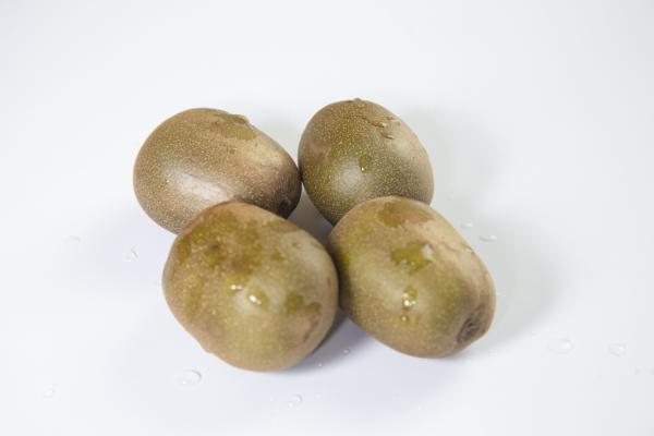 女人經常吃獼猴桃好處 獼猴桃什么時間吃最好-易網健康<a href=http://www.xllyou.com/jkys/ target=_blank class=infotextkey>養生</a>網 女人經常吃獼猴桃好處 獼猴桃什么時間吃最好