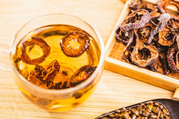 山楂和什么泡水喝減肥 山楂加什么降血脂最快-易網健康<a href=http://www.xllyou.com/jkys/ target=_blank class=infotextkey>養生</a>網 山楂和什么泡水喝減肥 山楂加什么降血脂最快