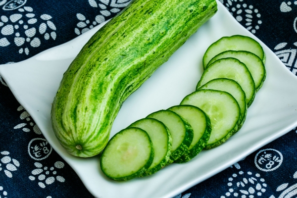 吃黃瓜會使身體增加濕氣嗎 吃什么會導致濕氣重-易網健康<a href=http://www.xllyou.com/jkys/ target=_blank class=infotextkey>養生</a>網 吃黃瓜會使身體增加濕氣嗎 吃什么會導致濕氣重