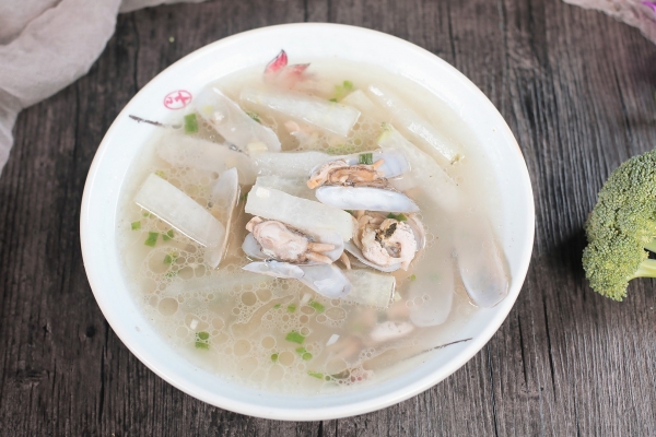 濕氣重的人能喝冬瓜湯嗎 濕氣重盡量六不吃-易網<a href=http://www.xllyou.com/ target=_blank class=infotextkey>健康養生</a>網 濕氣重的人能喝冬瓜湯嗎 濕氣重盡量六不吃