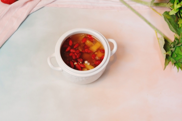 吃枸杞子會引起肝火旺盛嗎 吃枸杞上火是陰虛還是陽虛-易網健康<a href=http://www.xllyou.com/jkys/ target=_blank class=infotextkey>養生</a>網 吃枸杞子會引起肝火旺盛嗎 吃枸杞上火是陰虛還是陽虛