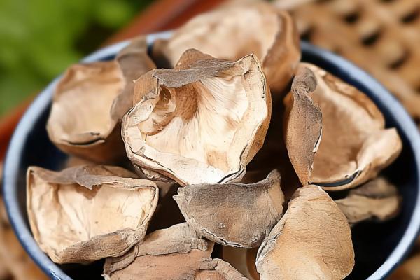 草菇不能和什么一起吃 三種人不宜吃草菇-易網<a href=http://www.xllyou.com/ target=_blank class=infotextkey>健康養生</a>網 草菇不能和什么一起吃 三種人不宜吃草菇