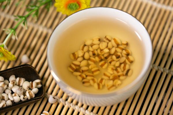 濕氣重肚子大怎么排濕減肥 肚子大有濕氣重吃什么祛濕-易網健康<a href=http://www.xllyou.com/jkys/ target=_blank class=infotextkey>養生</a>網 濕氣重肚子大怎么排濕減肥 肚子大有濕氣重吃什么祛濕