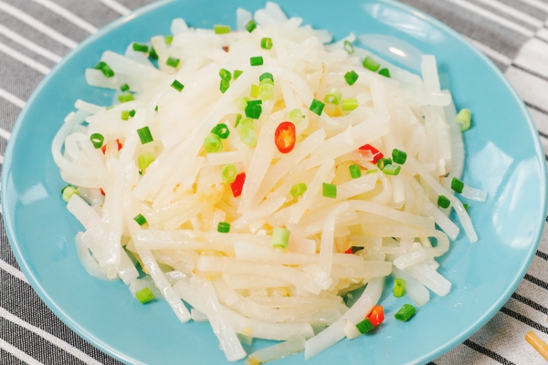 白蘿卜怎么吃不會寒涼 白蘿卜怎么吃養(yǎng)胃順氣-易網(wǎng)健康<a href=http://www.xllyou.com/jkys/ target=_blank class=infotextkey>養(yǎng)生</a>網(wǎng) 白蘿卜怎么吃不會寒涼 白蘿卜怎么吃養(yǎng)胃順氣