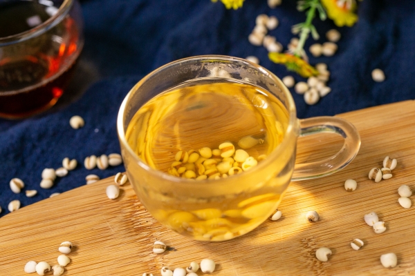 哺乳期可以喝蓮子心茶嗎 蓮子心茶什么人不能喝-易網健康<a href=http://www.xllyou.com/jkys/ target=_blank class=infotextkey>養生</a>網 哺乳期可以喝蓮子心茶嗎 蓮子心茶什么人不能喝