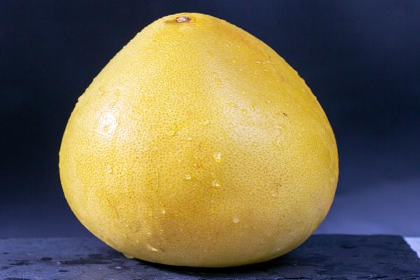 柚子皮的功效和作用-易網<a href=http://www.xllyou.com/ target=_blank class=infotextkey>健康養生</a>網 柚子皮的功效和作用