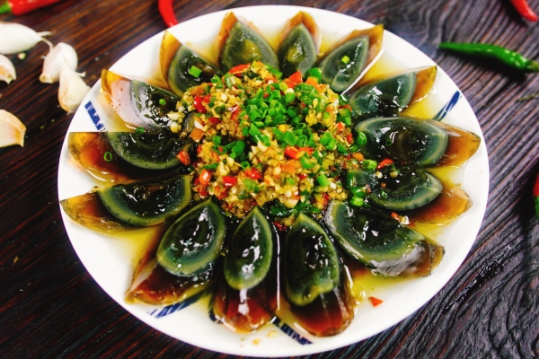 痛風(fēng)能不能吃皮蛋-易網(wǎng)<a href=http://www.xllyou.com/ target=_blank class=infotextkey>健康養(yǎng)生</a>網(wǎng) 痛風(fēng)能不能吃皮蛋