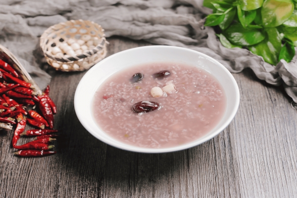 補血八寶粥有哪些材料-易網<a href=http://www.xllyou.com/ target=_blank class=infotextkey>健康養生</a>網 補血八寶粥有哪些材料