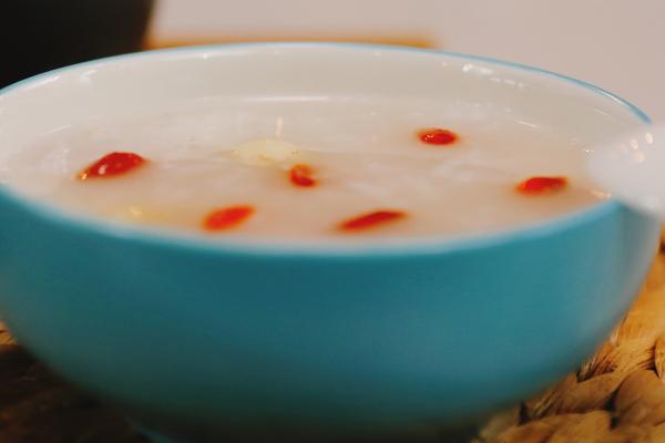 白果的功效與作用、禁忌和食用方法-易網(wǎng)健康養(yǎng)生網(wǎng) 白果的功效與作用、禁忌和食用方法