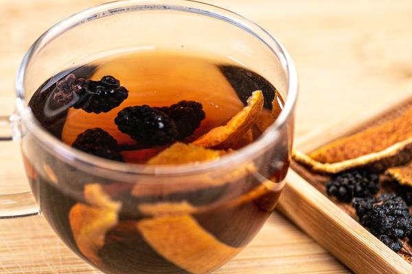 桑葚泡水喝的功效與作用、禁忌和食用方法