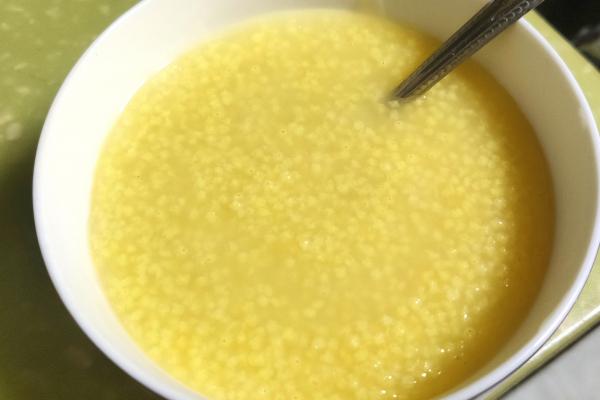 腸胃不好可以吃小米粥嗎-易網<a href=http://www.xllyou.com/ target=_blank class=infotextkey>健康養生</a>網 腸胃不好可以吃小米粥嗎