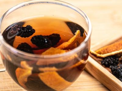 桑葚泡水喝的功效與作用、禁忌和食用方法