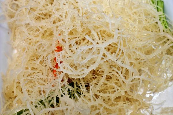 發菜的功效與作用、禁忌和食用方法-易網<a href=http://www.xllyou.com/ target=_blank class=infotextkey>健康養生</a>網 發菜的功效與作用、禁忌和食用方法