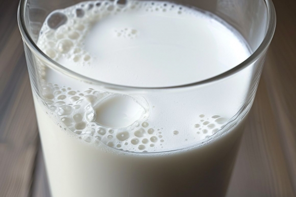 牛初乳的功效與作用、禁忌和食用方法-易網(wǎng)健康養(yǎng)生網(wǎng) 牛初乳的功效與作用、禁忌和食用方法