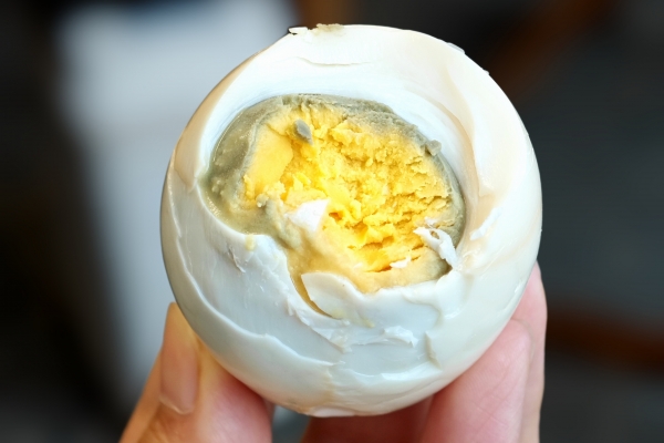 烏雞蛋的功效與作用、禁忌和食用方法-易網<a href=http://www.xllyou.com/ target=_blank class=infotextkey>健康養(yǎng)生</a>網 烏雞蛋的功效與作用、禁忌和食用方法