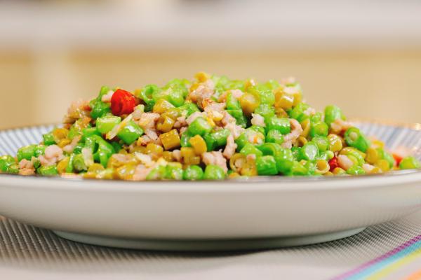 豇豆的功效與作用、禁忌和食用方法-易網<a href=http://www.xllyou.com/ target=_blank class=infotextkey>健康養生</a>網 豇豆的功效與作用、禁忌和食用方法