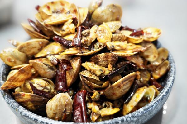 花甲的功效與作用、禁忌和食用方法-易網(wǎng)健康<a href=http://www.xllyou.com/jkys/ target=_blank class=infotextkey>養(yǎng)生</a>網(wǎng) 花甲的功效與作用、禁忌和食用方法