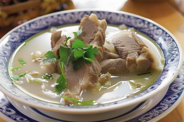 羊肉湯的功效與作用-易網<a href=http://www.xllyou.com/ target=_blank class=infotextkey>健康養生</a>網 羊肉湯的功效與作用