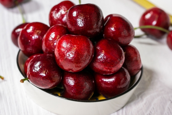 車厘子對女性的皮膚護理效果有哪些-易網<a href=http://www.xllyou.com/ target=_blank class=infotextkey>健康養生</a>網 車厘子對女性的皮膚護理效果有哪些