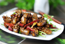 鄉(xiāng)下這蟲(chóng)子叫唐僧肉，上等補(bǔ)腎食材，可惜很多人不敢吃