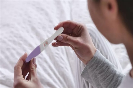 三種錯誤<a href=http://www.xllyou.com/tags-避孕.html target=_blank class=infotextkey>避孕</a>措施別再輕易嘗試,如何避孕還要看這幾點常識-易網健康<a href=http://www.xllyou.com/jkys/ target=_blank class=infotextkey>養生</a>網 三種錯誤避孕措施別再輕易嘗試,如何避孕還要看這幾點常識