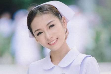 放蕩護(hù)士口述自己第一次滾床單感覺又濕又爽,閨蜜一直拿這件事笑話她-易網(wǎng)健康<a href=http://www.xllyou.com/jkys/ target=_blank class=infotextkey>養(yǎng)生</a>網(wǎng) 放蕩護(hù)士口述自己第一次滾床單感覺又濕又爽,閨蜜一直拿這件事笑話她