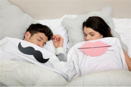 經期同房有危害嗎?女性如何愛護自己要看這一點-易網健康<a href=http://www.xllyou.com/jkys/ target=_blank class=infotextkey>養生</a>網 經期同房有危害嗎?女性如何愛護自己要看這一點