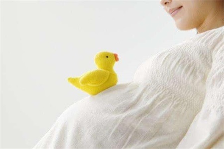 懷孕三個月可以同房嗎?夫妻性生活要注意孕期的三個階段-易網健康<a href=http://www.xllyou.com/jkys/ target=_blank class=infotextkey>養生</a>網 懷孕三個月可以同房嗎?夫妻性生活要注意孕期的三個階段