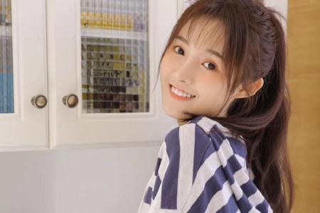 潮性辦公室有透明窗戶 撞見親胸揉胸膜下刺激視頻