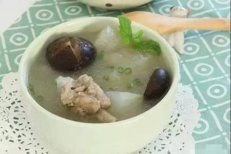 腎虛的表現(xiàn)分為兩種,不同類型的腎虛吃什么食物能補(bǔ)?-易網(wǎng)<a href=http://www.xllyou.com/ target=_blank class=infotextkey>健康養(yǎng)生</a>網(wǎng) 腎虛的表現(xiàn)分為兩種,不同類型的腎虛吃什么食物能補(bǔ)?