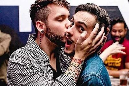 Gay有什么特征?男生是gay從哪些方面可以看出-易網<a href=http://www.xllyou.com/ target=_blank class=infotextkey>健康養生</a>網 Gay有什么特征?男生是gay從哪些方面可以看出