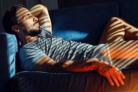 Gay有什么特征?男生是gay從哪些方面可以看出-易網健康養生網 Gay有什么特征?男生是gay從哪些方面可以看出