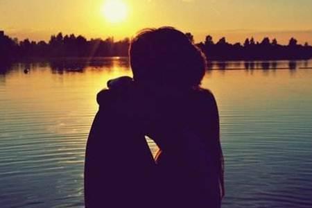 接吻的時候會有口臭嗎?接吻的時候心跳加速說明什么?-易網健康養生網 接吻的時候會有口臭嗎?接吻的時候心跳加速說明什么?