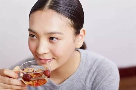 早期乳腺癌有什么癥狀,女性保護乳腺注意這六大信號-易網<a href=http://www.xllyou.com/ target=_blank class=infotextkey>健康養生</a>網 早期乳腺癌有什么癥狀,女性保護乳腺注意這六大信號