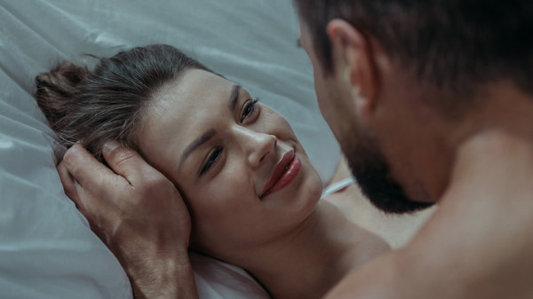 新婚之夜夫妻要注意哪些事 適合新婚的<a href=http://www.xllyou.com/tags-性愛.html target=_blank class=infotextkey>性愛</a>技巧-易網(wǎng)健康<a href=http://www.xllyou.com/jkys/ target=_blank class=infotextkey>養(yǎng)生</a>網(wǎng) 新婚之夜夫妻要注意哪些事 適合新婚的性愛技巧