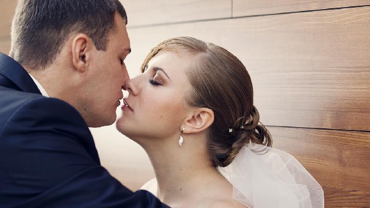 性生活時(shí)間怎么延長(zhǎng) 男人必知的性愛(ài)延時(shí)小妙招-易網(wǎng)<a href=http://www.xllyou.com/ target=_blank class=infotextkey>健康養(yǎng)生</a>網(wǎng) 性生活時(shí)間怎么延長(zhǎng) 男人必知的性愛(ài)延時(shí)小妙招