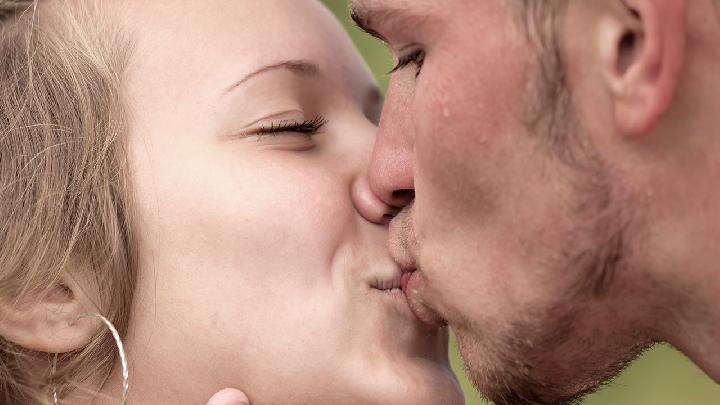 性愛接吻技巧有什么 10個親吻細節讓彼此濃情蜜意